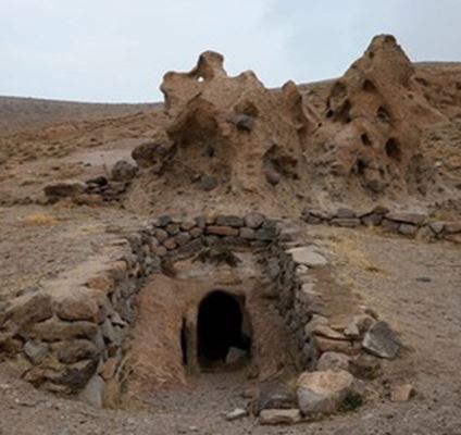 Hilever Köyü, kayaların arasında yer alan etkileyici yapı