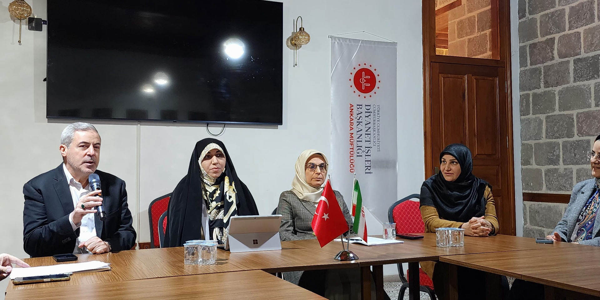 İran Kültür Müsteşarlığı’nda Müslüman Aile Tolantısı