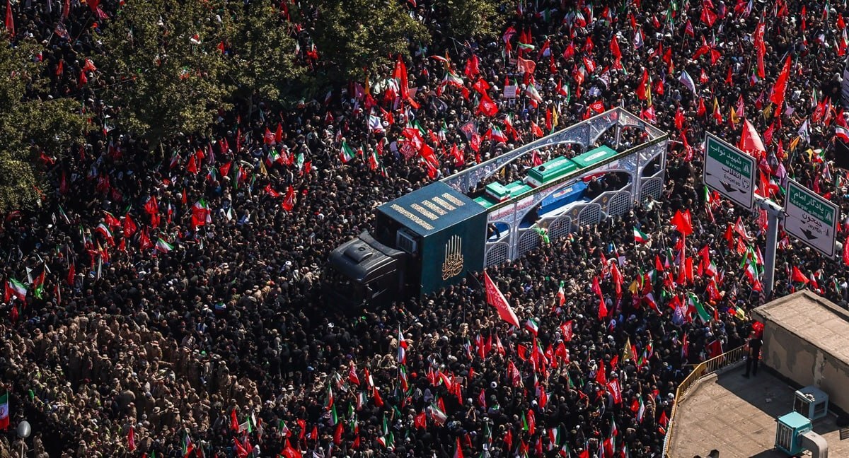 Şehit Ayetullah Hamaney son yolculuğuna uğurlandı (+Kareler)
